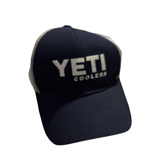 YETI Coolers Navy Blue Trucker Hat Baseball Cap Adjustable NWOT - Picture 1 of 5